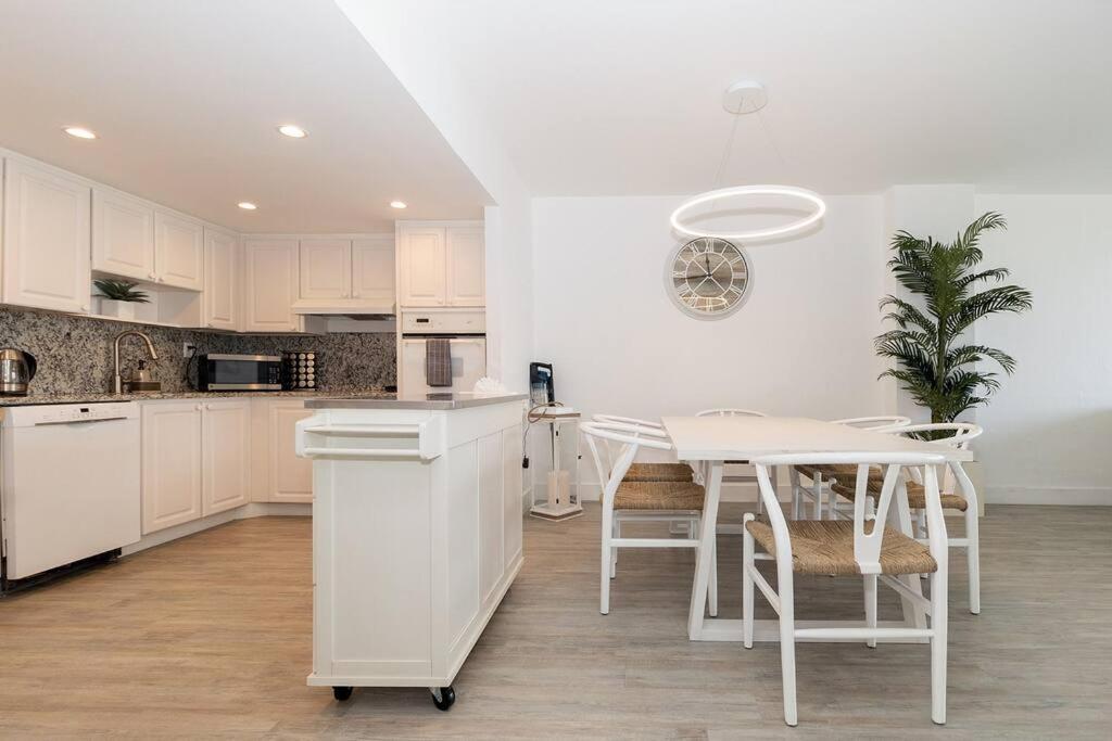 Stunning & Spacious Resort-Style Condo Across From Beach! Miami Beach Extérieur photo