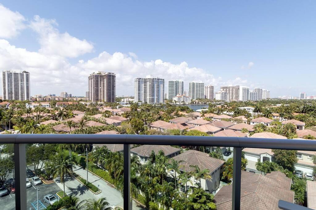 Stunning & Spacious Resort-Style Condo Across From Beach! Miami Beach Extérieur photo