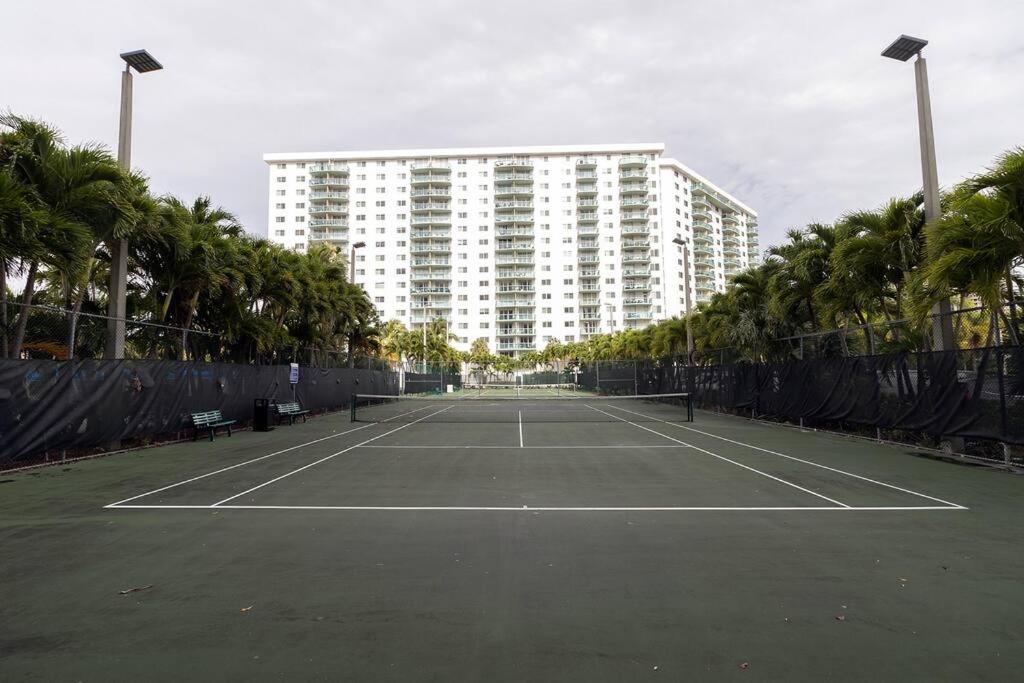 Stunning & Spacious Resort-Style Condo Across From Beach! Miami Beach Extérieur photo